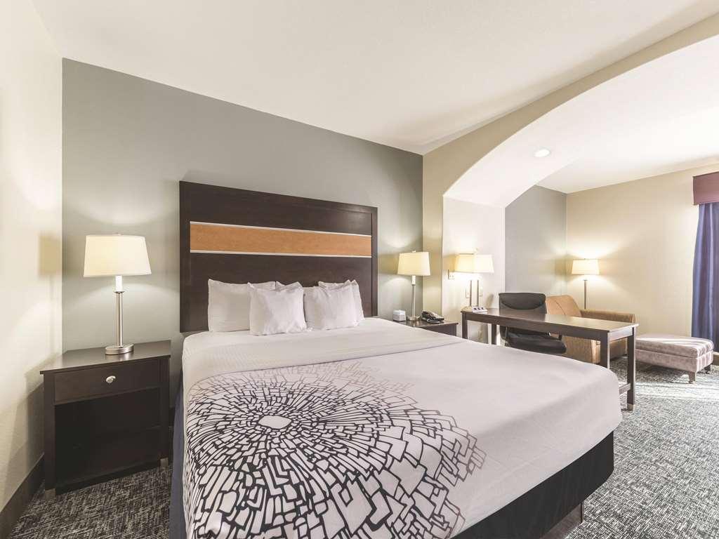 La Quinta By Wyndham Tulsa - Catoosa Hotel Room photo